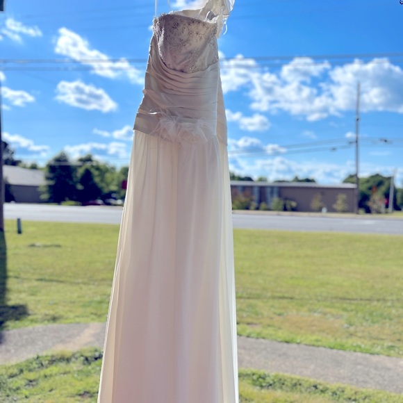 Plus size Wedding Gown - Picture 1 of 10